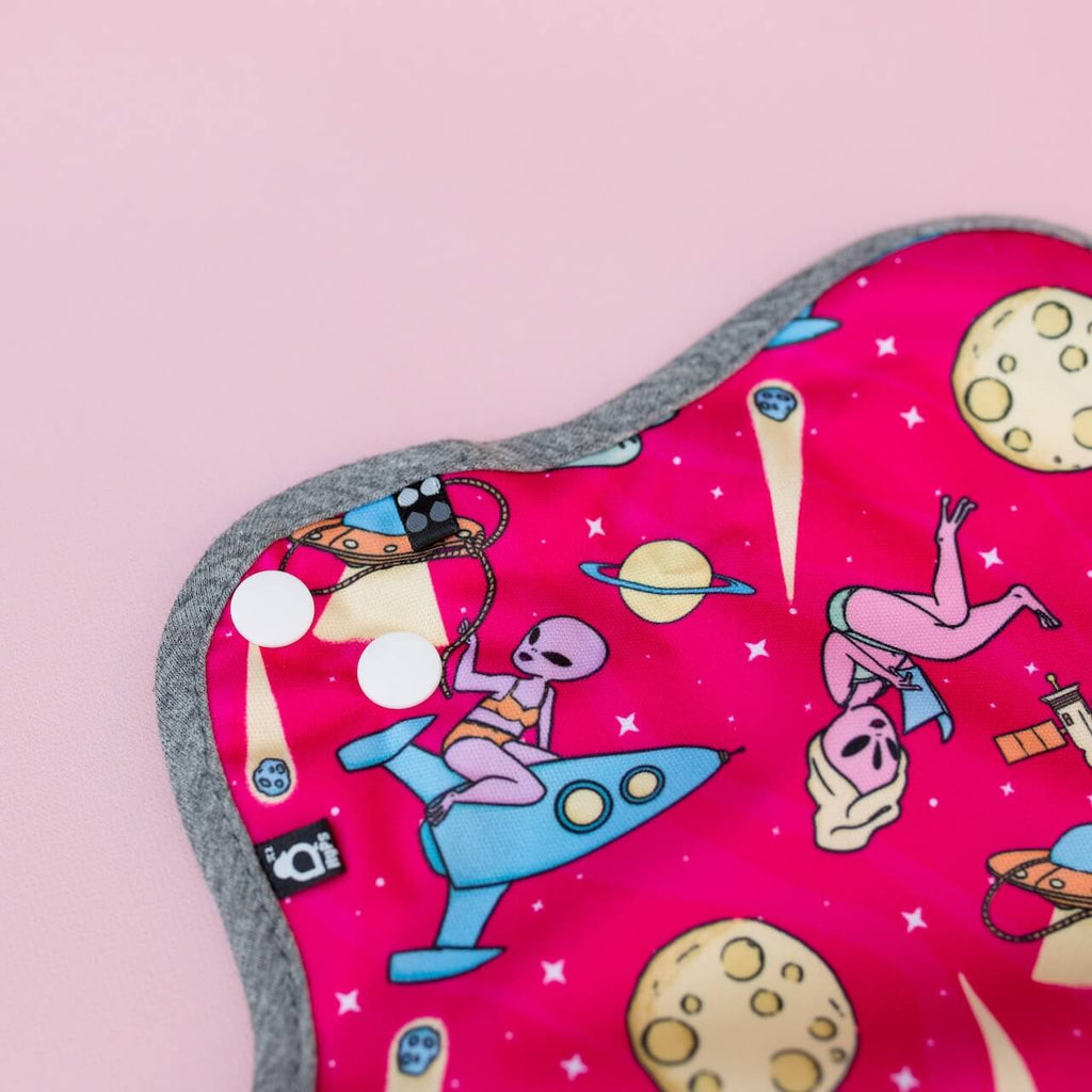 Image for HyPs Original Reusable Pad - size Regular, design Empowered Extraterrestrials