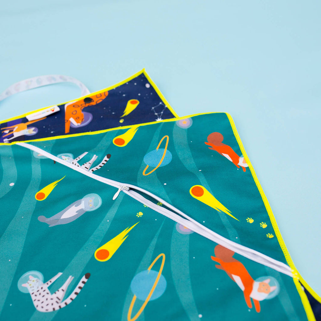 Moasis_Towel_Original_-_Space_Cats_Blue_Green_Print_002